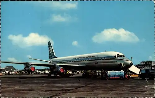 Ak Amsterdam Nordholland Niederlande, Flughafen Schiphol, Passagierflugzeug KLM Royal Dutch Airl.