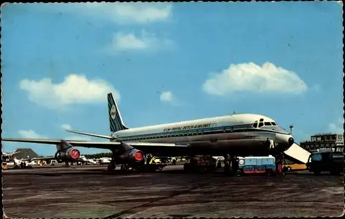 Ak Amsterdam Nordholland Niederlande, Flughafen Schiphol, Passagierflugzeug KLM Royal Dutch Airl.