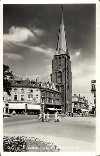 Ak Arnhem Gelderland Niederlande, Steenstraat met St. Martinuskerk