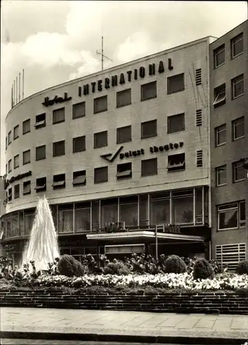 Ak Jena, Hotel International, ein Haus der Interhotel, Fontäne