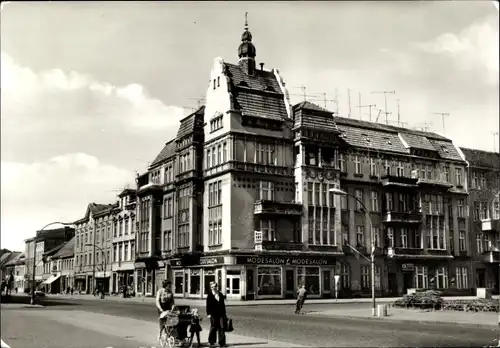 Ak Neuruppin in Brandenburg, OdF Platz, Ecke Karl Marx Straße, Modesalon