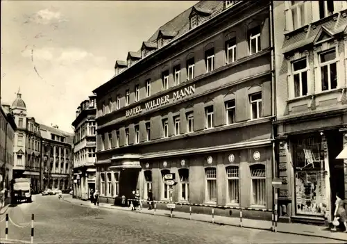 Ak Annaberg Buchholz Erzgebirge, Hotel Wilder Mann, Straßenpartie, Geschäft, Passanten