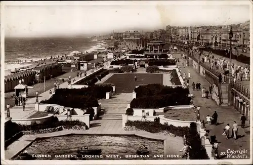 Ak Brighton and Hove East Sussex England, Sunken Gardens, Looking West