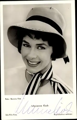 Ak Schauspielerin Marianne Koch, Portrait, Hut, Halstuch, Autogramm
