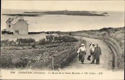 Ak Carantec Finistère, die Route de la Greve Blanche und Ile Callot