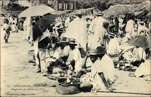 Ak Antananarivo Tananarive Madagaskar, Marchands de votailles au Zoma
