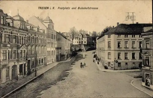 Ak Treuen im Vogtland, Postplatz, Bahnhofstraße