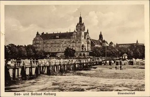 Ak Kołobrzeg Kolberg Pommern, Strandpartie, Strandschloss