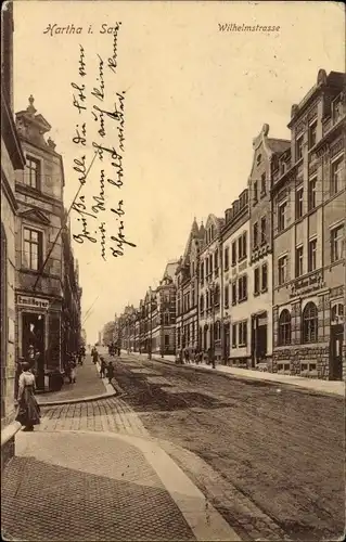 Ak Hartha Mittelsachsen, Wilhelmstraße, Straßenpartie, Geschäft Emil Hoyer, Bank