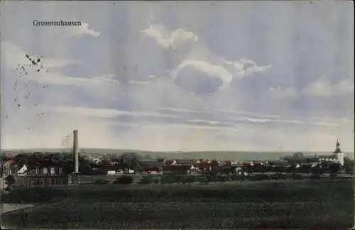 Ak Großneuhausen in Thüringen, Panoramaansicht des Ortes, Kirche