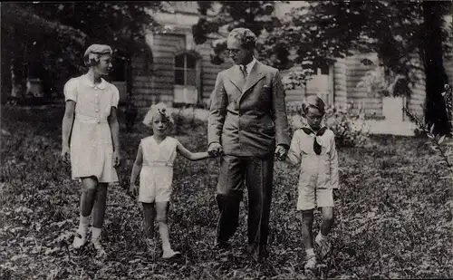 Ak König Leopold III. von Belgien mit Kindern