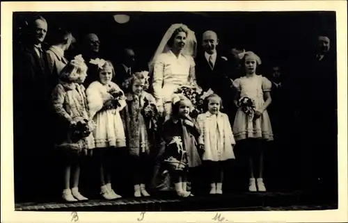 Foto Ak Adel Niederlande, Prinsesjes als Bruidsmeisjes, 1946