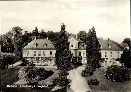 Ak Herrnhut in der Oberlausitz, Partie am Vogtshof, Gartenansicht