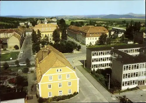 Ak Herrnhut in der Oberlausitz Sachsen, Blick zum Zinzendorfplatz, Luftbild