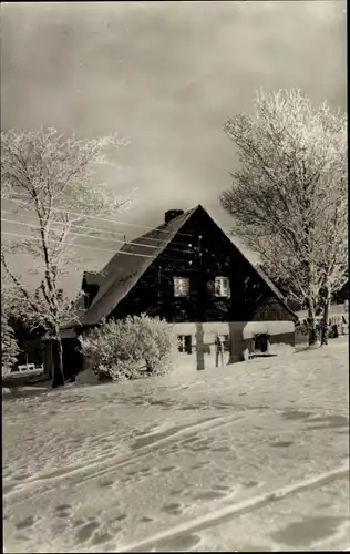 Ak Zinnwald Georgenfeld Altenberg im Erzgebirge, Winterlandschaft, Blick zum Haus