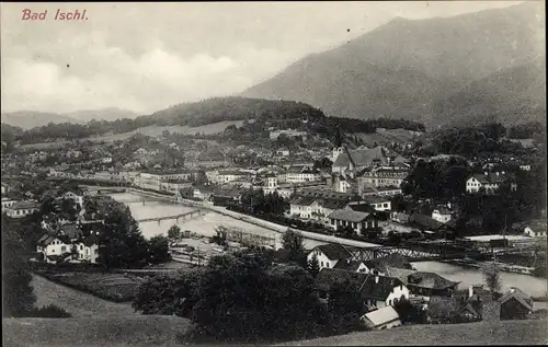 Ak Bad Ischl Oberösterreich, Stadtansicht, Fluss, Wohnhäuser, Berge