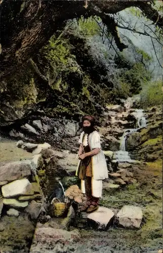 Ak Am Brunnen in der Umgebung von Skopje, Mädchen mit Korb