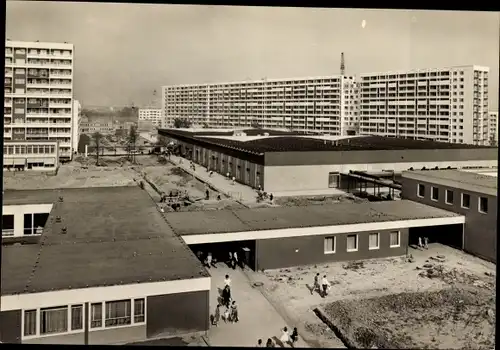 Ak Halle Neustadt, 2. Wohnkomplex, Am Treff, Restaurant Gastronom, Hochhäuser