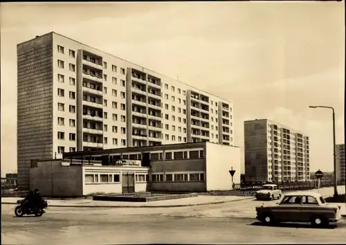 Ak Halle Neustadt, 1. Wohnkomplex, Block 043, 044, Kindergarten Flax und Krümel, Wohnhäuser