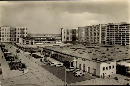 Ak Halle Neustadt, 1. Wohnkomplex, Gastronom, Plattenbauten, Postamt, Trabant Postautos