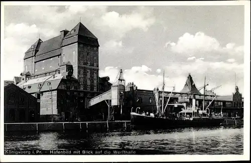 Ak Kaliningrad Königsberg Ostpreußen, Dampfer August, Hafenpartie mit Werfthalle