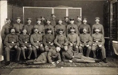 Foto Ak Kaliningrad Königsberg Ostpreußen, Deutsche Soldaten in Uniformen