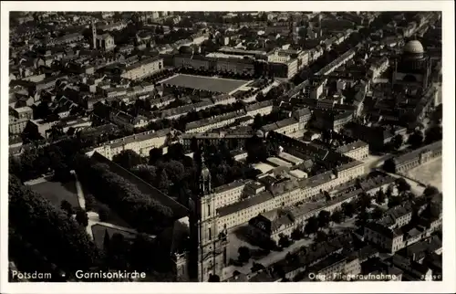 Ak Potsdam in Brandenburg, Blick auf den Ort mit Garnisonkirche, Fliegeraufnahme