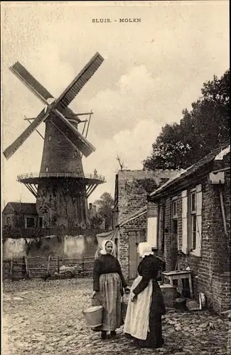 Ak Sluis Zeeland Niederlande, Windmühle, Frauen in Volkstrachten