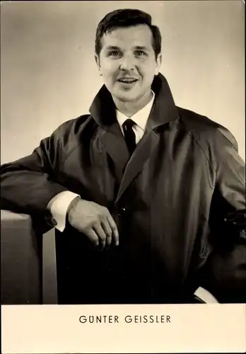 Ak Sänger Günter Geissler, Portrait, Mantel