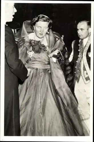 Ak Paris, Juliana der Niederlande mit Präsident Auriol, 1950