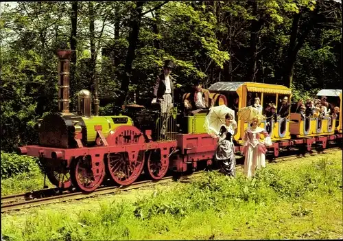 Ak Görlitz in der Lausitz, Görlitzer Oldtimer Pioniereisenbahn mit Personen in historischen Kostümen