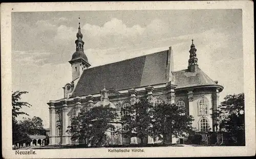 Ak Neuzelle in Brandenburg, Katholische Kirche, Außenansicht