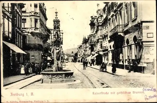 Ak Freiburg im Breisgau, Kaiserstraße mit gothischem Brunnen