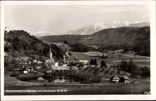 Ak Keutschach am See in Kärnten, Blick auf den Ort mit Hochobir, Kirche