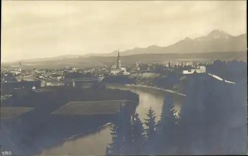 Ak Villach in Kärnten, Panorama mit Fluss