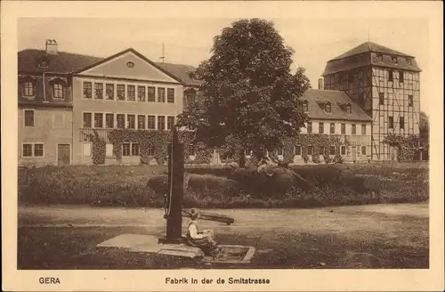 Ak Gera in Thüringen, Fabrik in der de Smit Straße, Wasserpumpe, Kind