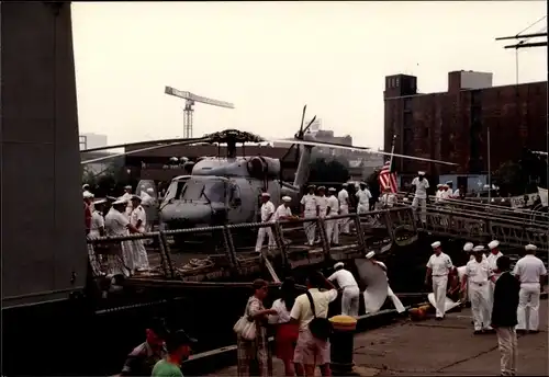 Foto Sikorsky SH-60B Seahawk Such- und Rettungshubschrauber (SAR), Marinesoldaten