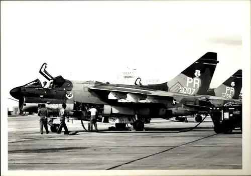 Foto USAF Vought A-7 Erdkampfflugzeug PR 007 und 756