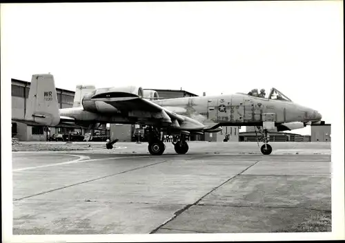 Foto Militärflugzeug WR, Erdkampfflugzeug A-10 Thunderbolt II mit Pilot