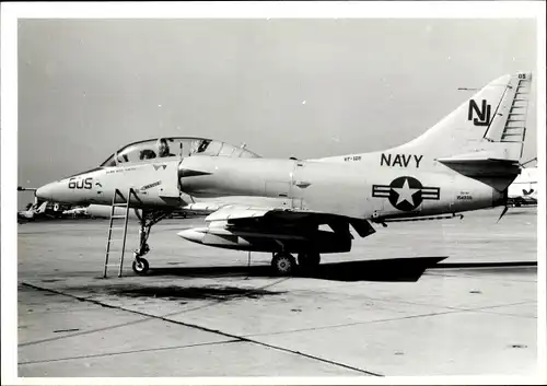 Foto Amerikanisches Militärflugzeug NJ Navy,  Douglas A-4 Skyhawk II, 6 US