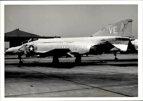 Foto Amerikanisches Militärflugzeug Marines VE 5825, F4H-1F Phantom II, VMFA 115