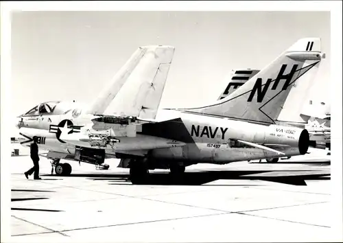 Foto Amerikanisches Militärflugzeug US Navy NH, Vought A-7 Erdkampfflugzeug