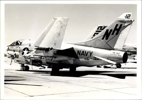 Foto Amerikanisches Militärflugzeug US Navy NH, Vought A-7 Erdkampfflugzeug