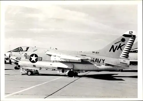 Foto Amerikanisches Militärflugzeug US Navy NK 412, Vought A-7 Erdkampfflugzeug
