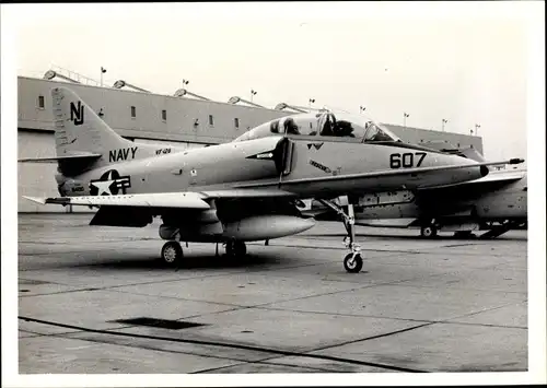 Foto Amerikanisches Militärflugzeug US Navy NJ 607, Douglas A-4 Skyhawk Jagdbomber