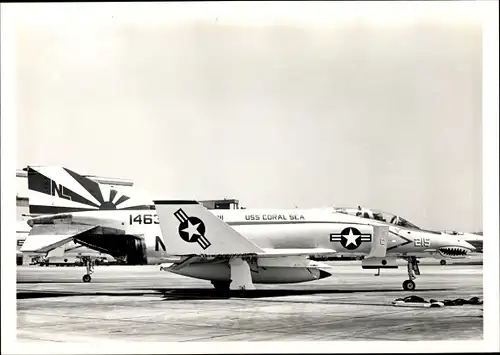 Foto Amerikanisches Militärflugzeug, USS Coral Sea 1463, McDonnell F-4 Jagdbomber