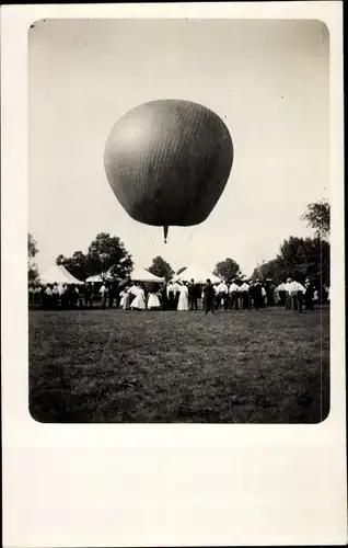 Foto Ak Ballon vor dem Aufstieg