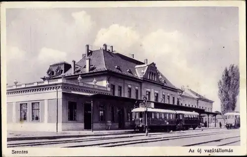 Ak Szentes Ungarn, Bahnhof, Gleisseite, Eisenbahnen