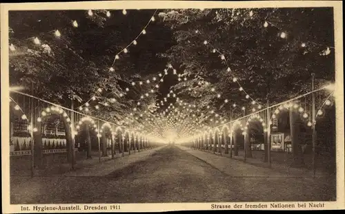 Ak Dresden, Internationale Hygiene Ausstellung 1911, Straße der fremden Nationen bei Nacht