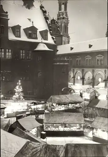 Ak Dresden Altstadt, Striezelmarkt im Stallhof, Gewehrgalerie, Kirchturm